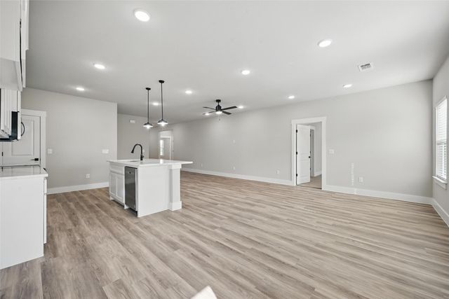 506 Broadway, Whitesboro, TX 76273