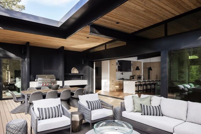 323 Creeks End Court, Olympic Valley, CA 96146