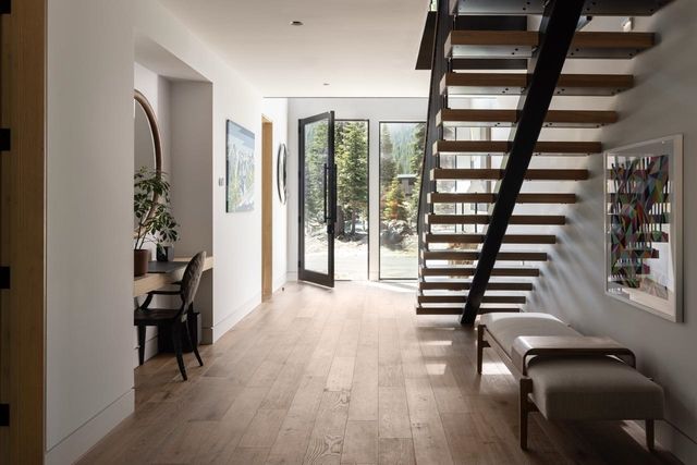 323 Creeks End Court, Olympic Valley, CA 96146