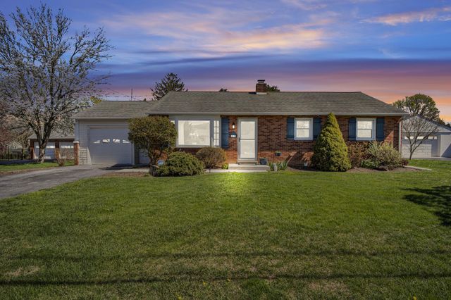 81 PEACH AVE, Hershey, PA 17033