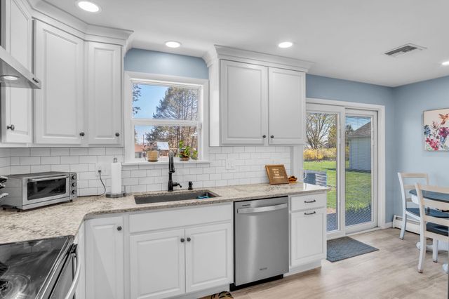 81 PEACH AVE, Hershey, PA 17033