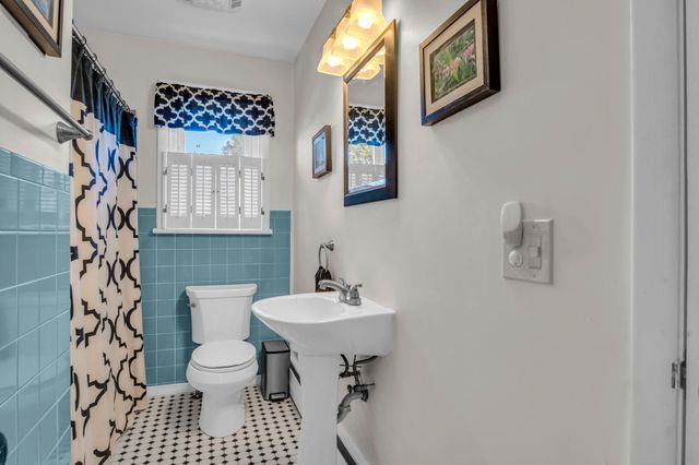 81 PEACH AVE, Hershey, PA 17033