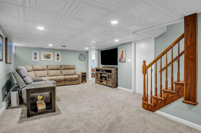 81 PEACH AVE, Hershey, PA 17033