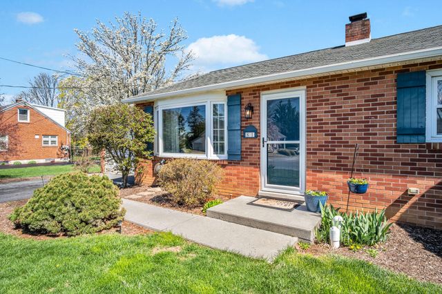 81 PEACH AVE, Hershey, PA 17033