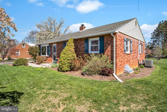 81 PEACH AVE, Hershey, PA 17033