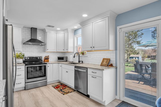 81 PEACH AVE, Hershey, PA 17033