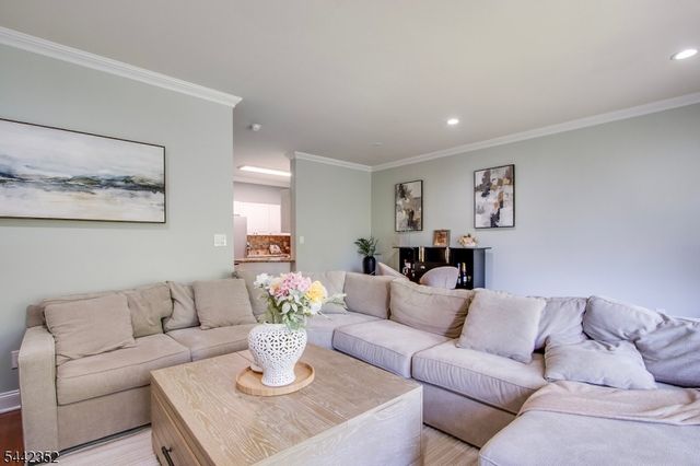 8023 Brittany Dr, Wayne Twp., NJ 07470