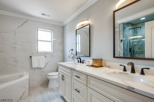 8023 Brittany Dr, Wayne Twp., NJ 07470
