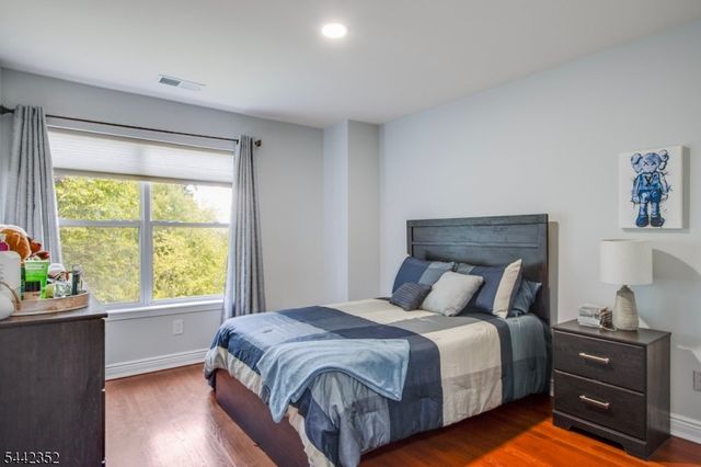 8023 Brittany Dr, Wayne Twp., NJ 07470