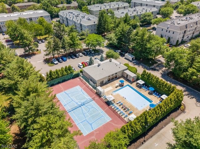 8023 Brittany Dr, Wayne Twp., NJ 07470
