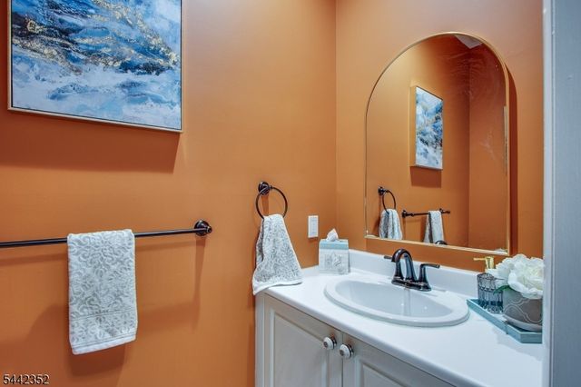 8023 Brittany Dr, Wayne Twp., NJ 07470