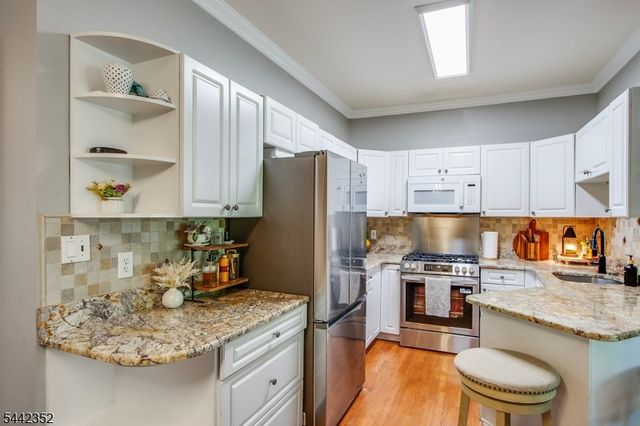 8023 Brittany Dr, Wayne Twp., NJ 07470
