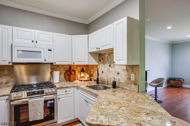 8023 Brittany Dr, Wayne Twp., NJ 07470
