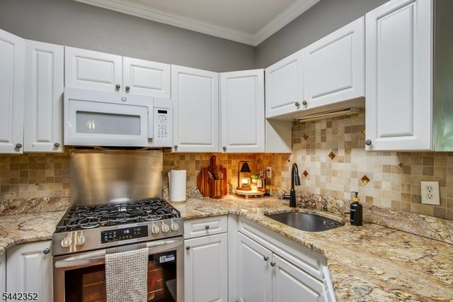 8023 Brittany Dr, Wayne Twp., NJ 07470