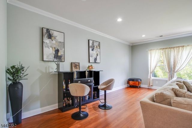 8023 Brittany Dr, Wayne Twp., NJ 07470