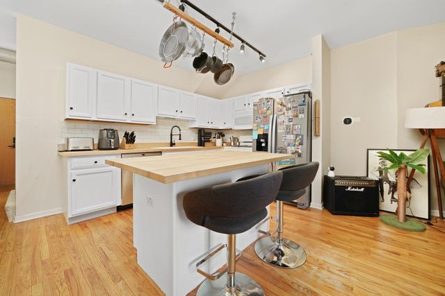 1834 Ridge Avenue 102, Evanston, IL 60201