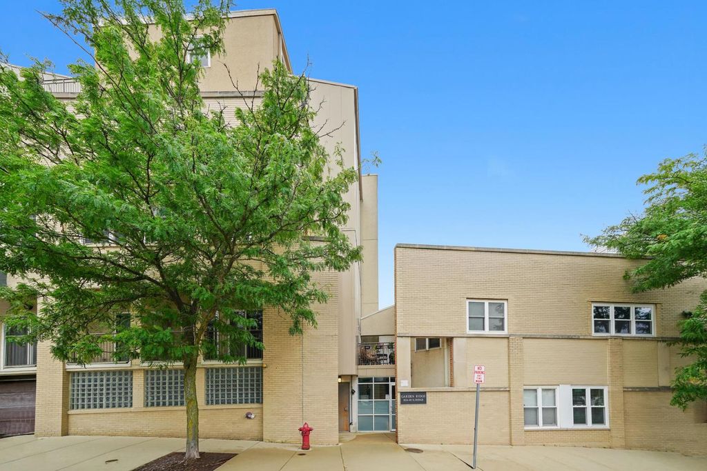 1834 Ridge Avenue 102, Evanston, IL 60201