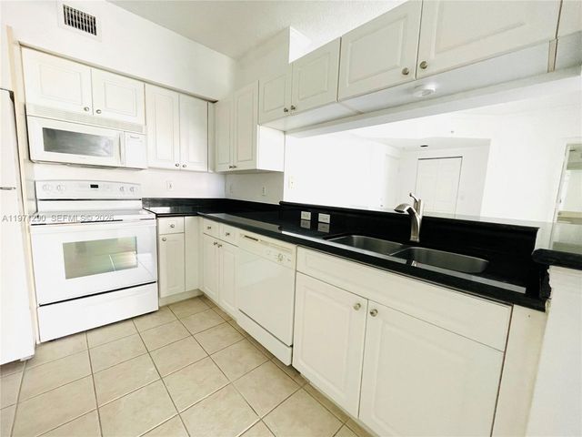 17150 N Bay Rd 2911, Sunny Isles Beach, FL 33160