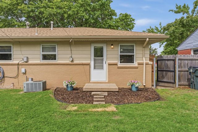 2106 N Woodrow Ave, Wichita, KS 67203