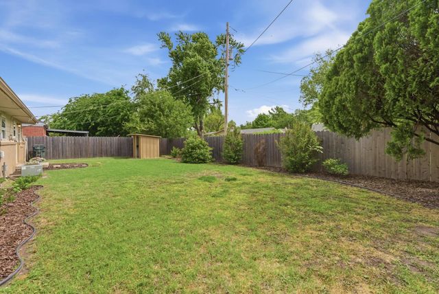 2106 N Woodrow Ave, Wichita, KS 67203