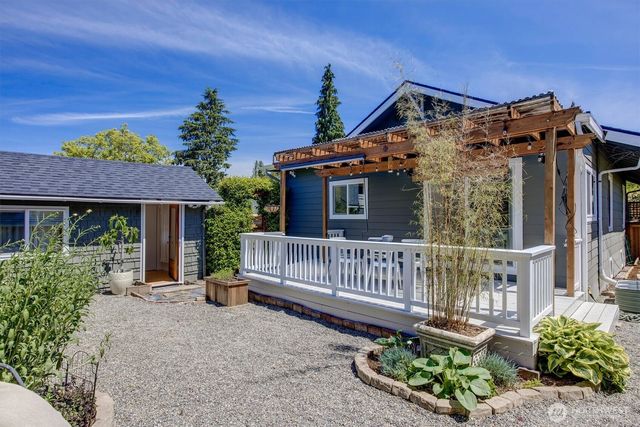 3437 38th Avenue SW, Seattle, WA 98126