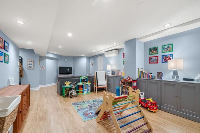 55 Green St 55, Boston, MA 02130