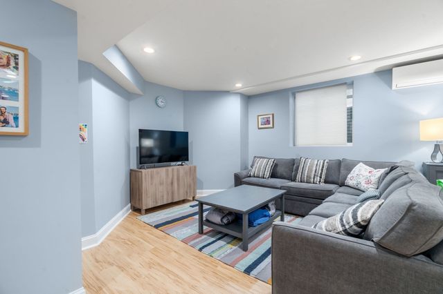 55 Green St 55, Boston, MA 02130