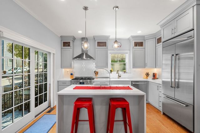 55 Green St 55, Boston, MA 02130