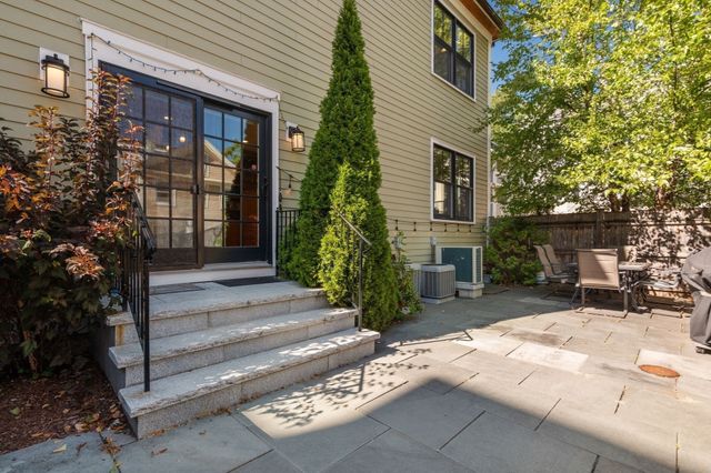 55 Green St 55, Boston, MA 02130