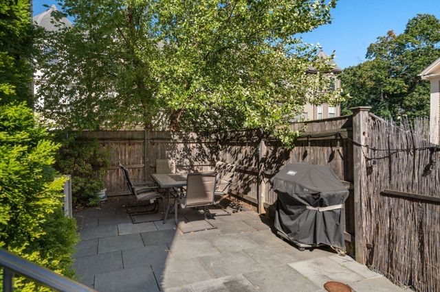 55 Green St 55, Boston, MA 02130