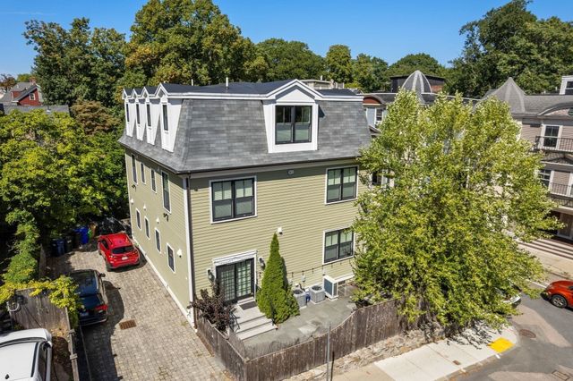 55 Green St 55, Boston, MA 02130