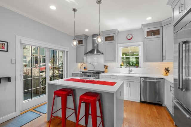 55 Green St 55, Boston, MA 02130
