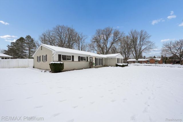 23660 Maude Lea Street, Novi, MI 48375