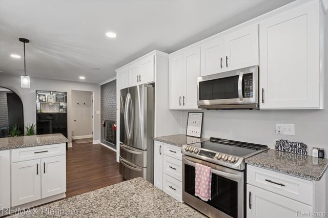 23660 Maude Lea Street, Novi, MI 48375