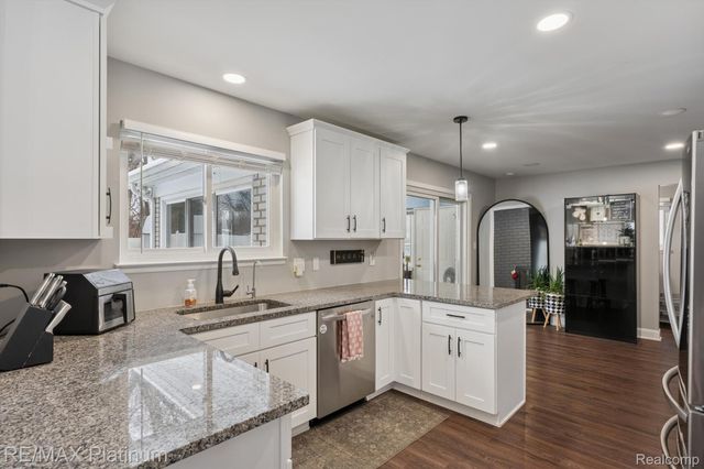 23660 Maude Lea Street, Novi, MI 48375