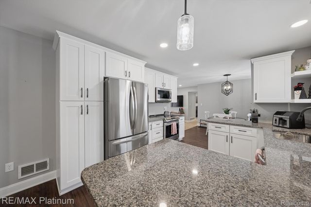 23660 Maude Lea Street, Novi, MI 48375