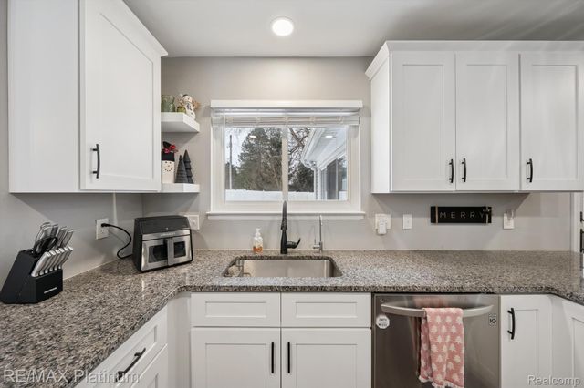 23660 Maude Lea Street, Novi, MI 48375