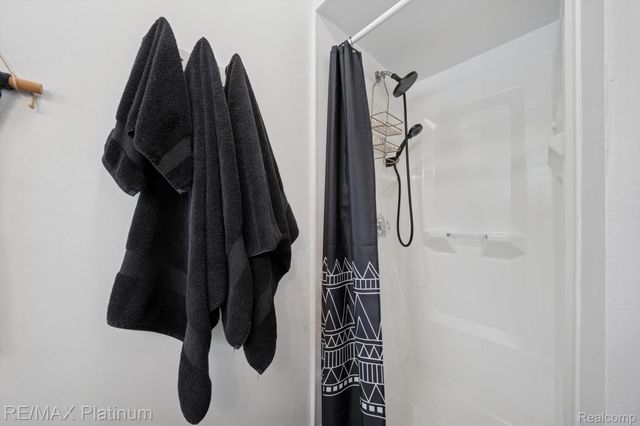 23660 Maude Lea Street, Novi, MI 48375