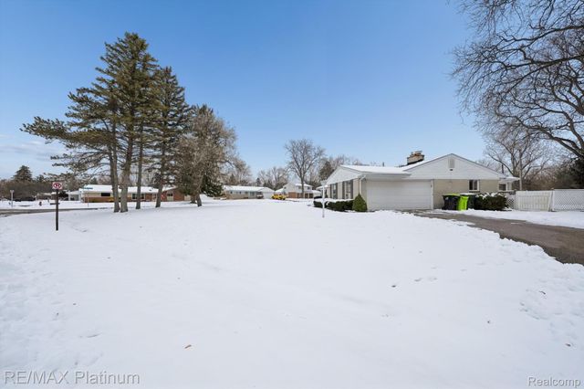 23660 Maude Lea Street, Novi, MI 48375