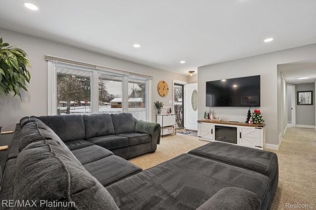 23660 Maude Lea Street, Novi, MI 48375