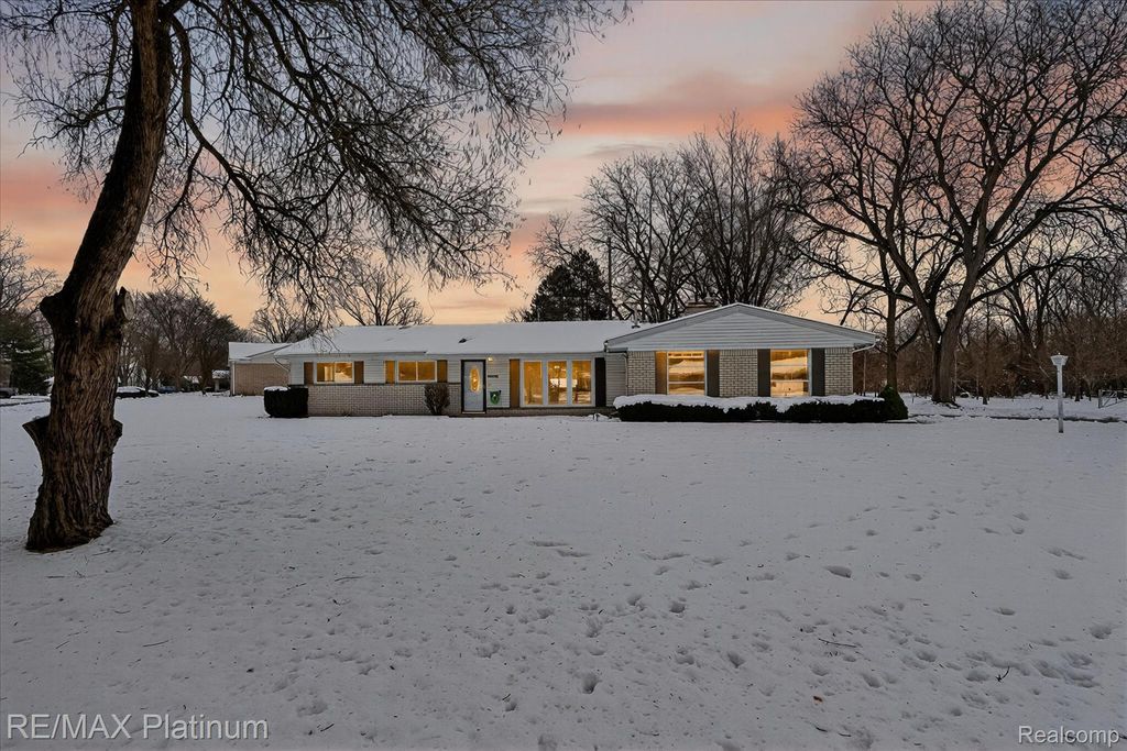 23660 Maude Lea Street, Novi, MI 48375