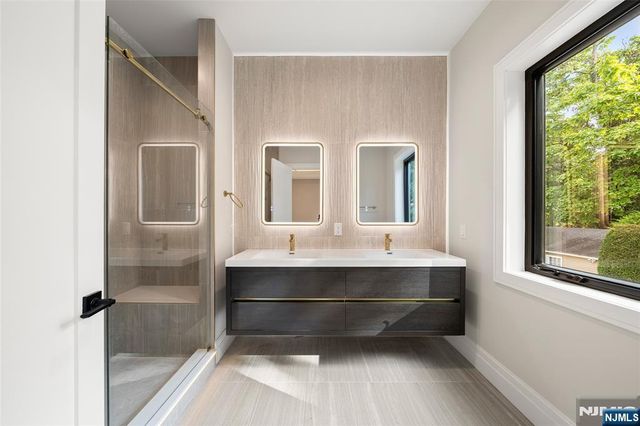 12 Spruce Street, Tenafly, NJ 07670
