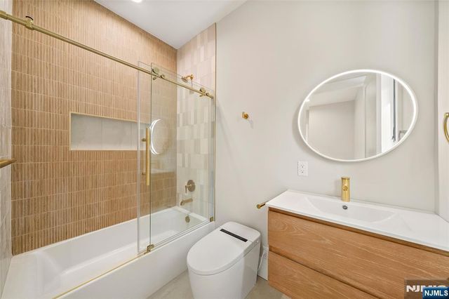 12 Spruce Street, Tenafly, NJ 07670