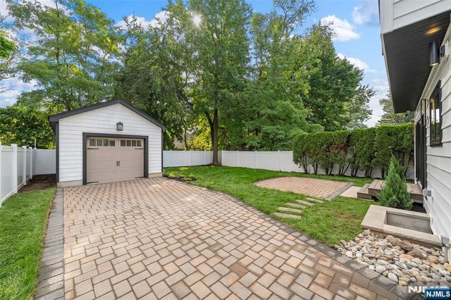 12 Spruce Street, Tenafly, NJ 07670