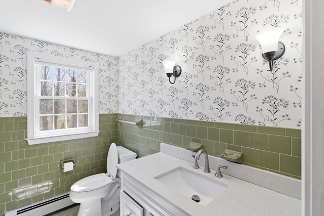 147 Bristol Avenue, Hyannis, MA 02601