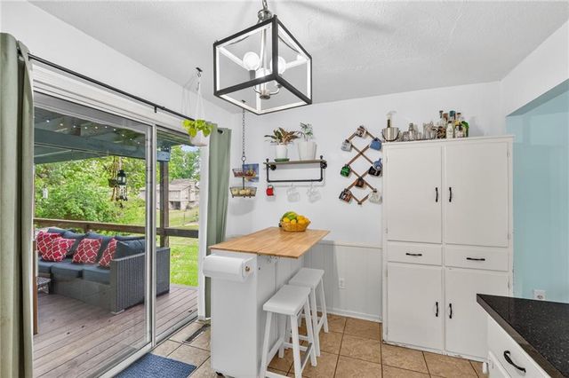825 SW PLEASANT Drive, Lee's Summit, MO 64081