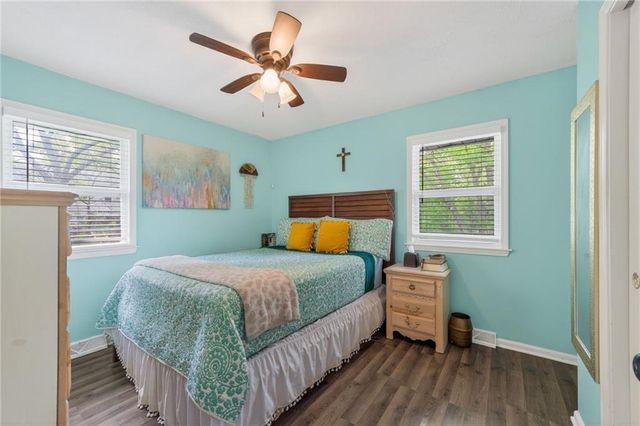 825 SW PLEASANT Drive, Lee's Summit, MO 64081