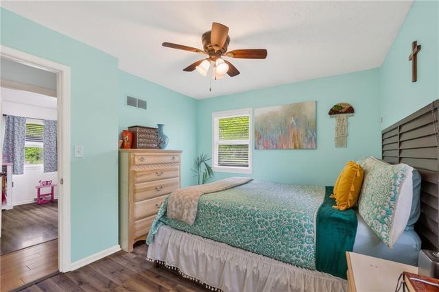 825 SW PLEASANT Drive, Lee's Summit, MO 64081