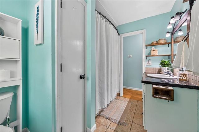 825 SW PLEASANT Drive, Lee's Summit, MO 64081