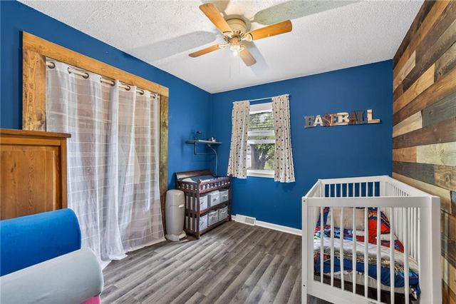 825 SW PLEASANT Drive, Lee's Summit, MO 64081